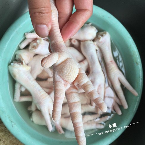 泡甲醛的鳳爪